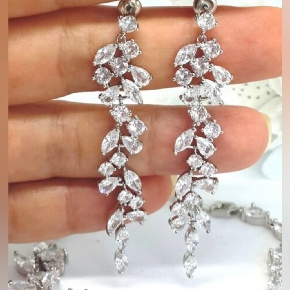 Dangle NEW SHASHI Crystal Earrings 3”